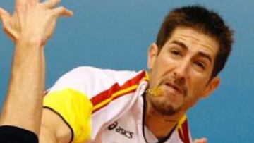 <b>NO PASÓ. </b>El bloqueo boricúa controla el remate de Moltó.