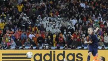 GOLAZO. Iniesta fue el autor del gol que dio a España su primer título de campeón del mundo.