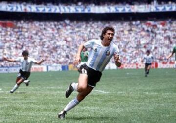 4 de octubre de 1955: Nace el ex delantero argentino y entrenador Jorge Valdano. Fue campeón del mundo en México 1986.