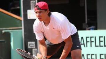 <b>A PUNTO. </b>Nadal se entrena en París esperando su debut de hoy.