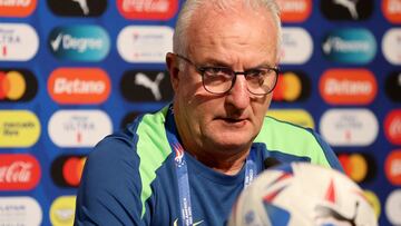 SANTA CLARA, CALIFORNIA - JULY 01: Coach Dorival J?nior of Brazil speaks to the media at a press conference ahead of their match against Colombia as part of CONMEBOL Copa America USA 2024 at Levi's Stadium on July 01, 2024 in Santa Clara, California. Ezra Shaw/Getty Images/AFP (Photo by EZRA SHAW / GETTY IMAGES NORTH AMERICA / Getty Images via AFP)