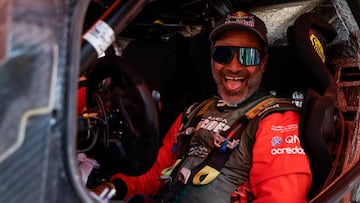 Al Attiyah, en el Dacia tras la Etapa 10 del Dakar.