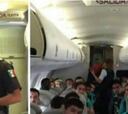 Equipo mexicano es bajado de un avión por usar celulares
