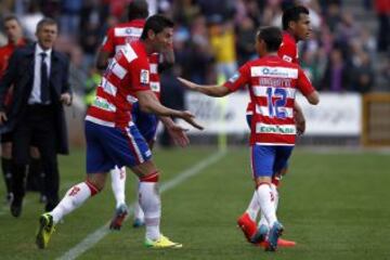 Los jugadores celebran el 1-0 de Brahimi.