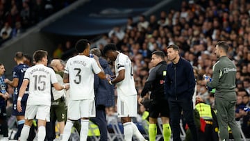 XABI ALONSO y el GRUPO de jugadores