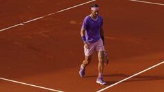 Rafa&nbsp;Nadal, en la pista durante la final del Barcelona Open Banc Sabadell 2021 ante Stefanos Tsitsipas