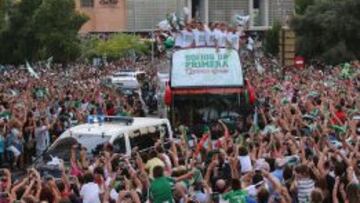 Córdoba celebra con sus héroes el regreso a Primera División