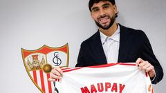 Oficial: Maupay, cedido al Sevilla