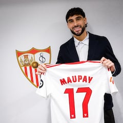 Oficial: Maupay, cedido al Sevilla