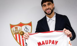 Oficial: Maupay, cedido al Sevilla