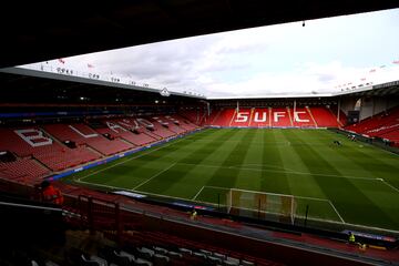 Está considerado como el Estadio más antiguo del Mundo. Fue inaugurado en 1855, en principio como campo de cricket. Albergó el primer partido de fútbol en 1862 entre el Sheffield y el Hallam. Desde sus inicios ha sido la casa del Sheffield y actualmente tiene una capacidad para 32050 espectadores. Durante la Eurocopa acogerá tres partidos del grupo C (Holanda, Portugal, Suecia, Suiza) y una de las semifinales.