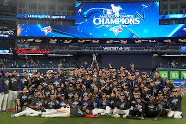 MLB destaca a Alejandro Kirk entre los 10 mejores bateadores de la Serie Mundial