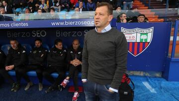 16/02/20 PARTIDO SEGUNDA DIVISION
 PONFERRADINA - EXTREMADURA 
 Manuel Mosquera entrenador del Extramadura