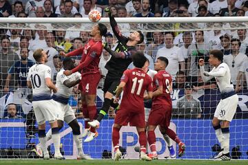 Emocionante final de Champions League. El Wanda Metropolitano está vestido de rojo y blanco ¡Espectacular! 