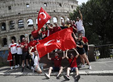 Esta noche arranca la Eurocopa con el partido inaugural entre Turquía e Italia en Roma. En las calles ya se nota el ambiente.