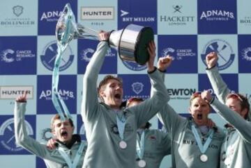En hombres Cambridge consigui¨® su objetivo de romper la racha de tres victorias consecutivas de Oxford.