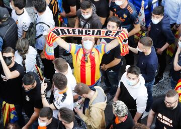 07/05/21
MANIFESTACION DE LA AFICION DEL VALENCIA CF CONTRA LA GESTION DEL CLUB 







 


