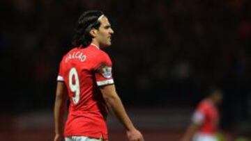 Radamel Falcao del Manchester United en acci&oacute;n ante el Preston North End.