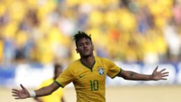 Neymar celebra el primer gol de Brasil.