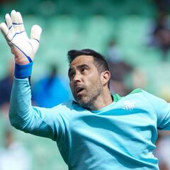 Bravo, el portero más veterano del Betis desde José Ramón Esnaola