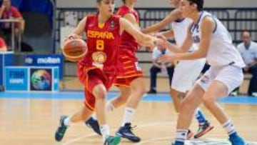 &Aacute;ngela Salvadores, con la Selecci&oacute;n Sub-18.