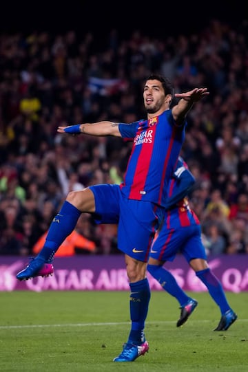 Luis Suárez, celebrando su gol ante el Valencia con dedicatoria para su hija.