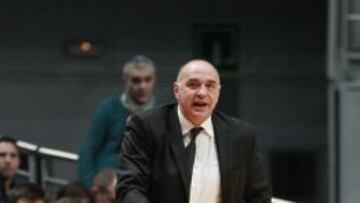 El entrenador del Real Madrid, Pablo Laso, durante el partido de la Euroliga de baloncesto ante el Galatasaray disputado esta noche en el Palacio de los Deportes, en Madrid.