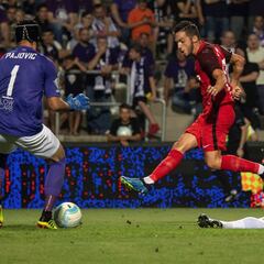 El Sevilla ni se despeina en su 'amistoso oficial' con el Ujpest