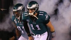 PHILADELPHIA, PA - DECEMBER 03: Defensive tackle Fletcher Cox #91 and quarterback Carson Wentz #11 of the Philadelphia Eagles run onto the field before taking on the Washington Redskins at Lincoln Financial Field on December 3, 2018 in Philadelphia, Pennsylvania.   Mitchell Leff/Getty Images/AFP
 == FOR NEWSPAPERS, INTERNET, TELCOS &amp; TELEVISION USE ONLY ==