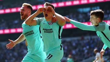 LONDON, ENGLAND - APRIL 16: Leandro Trossard of Brighton & Hove Albion celebrates with team mates Alexis Mac Allister and Solly March after scoring their sides first goal during the Premier League match between Tottenham Hotspur and Brighton & Hov