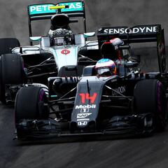 Mercedes ya tantea a Alonso