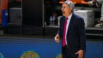 Svetislav Pesic, entrenador del Barcelona, durante el partido ante el Kirolbet Baskonia.