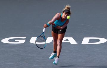 Tennis - WTA 1000 - Guadalajara Open - Panamerican Tennis Center, Guadalajara, Mexico - September 17, 2023. Mexico's Renata Zarazua in action during her singles match against Canada's Eugenie Bouchard. REUTERS/Henry Romero