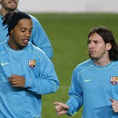 Ronaldinho, embajador del Barça, "huele la Champions" para el PSG