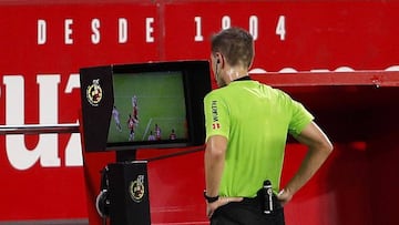 SEVILLE, SPAIN - JULY 12: Referee Adrian Cordero Vega checks the VAR screen and later awards a penalty to Sevilla FC during the La Liga match between Sevilla FC and RCD Mallorca at Estadio Ramon Sanchez Pizjuan on July 12, 2020 in Seville, Spain. Football