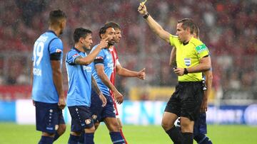 El VAR debutó en la Bundesliga y delató a Charles Aránguiz