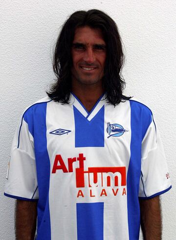 El jugador valenciano estuvo en el Atl¨¦tico en el a?o 2000 y en el Alav¨¦s entre 2001 y 2003.