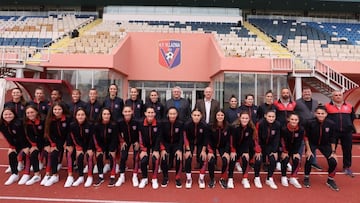 Foto de familia del Vllaznia albano, rival del Real Madrid en la Champions femenina.