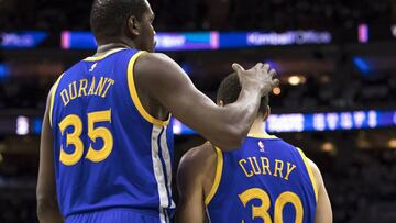 Golden State Warriors&#039; Kevin Durant, left, pats Stephen Curry, right on the head after he misses the lay-up during the first half of an NBA basketball game against the Philadelphia 76ers, Monday, Feb. 27, 2017, in Philadelphia. (AP Photo/Chris Szagola)=