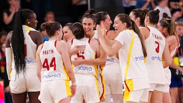 The Spanish team celebrates the victory against Germany on June 20, 2025 during the group stage match between and Spain and Germany at the European Women's Basketball Championship in Hamburg.