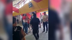 Un hincha de Unión Española se encuentra con Sabino Aguad minutos después del descenso y esto ocurre