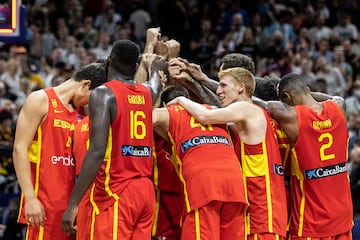 Los jugadores españoles celebran el paso a la final del Eurobasket.