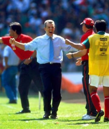 Llegó en 2001 para relevar a Enrique Meza y dirigió el Mundial del 2002, donde quedó eliminado en Octavos de Final por Estados Unidos.