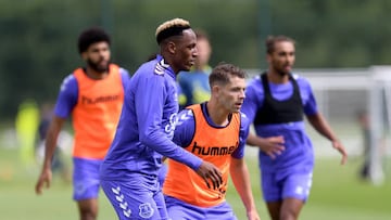 HALEWOOD, ENGLAND - JULY 04: (EXCLUSIVE COVERAGE) James Tarkowski (C) and Yerry Mina as Everton return for pre-season training at Finch Farm on July 04 2022 in Halewood, England. (Photo by Tony McArdle/Everton FC via Getty Images)