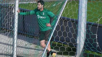 El tendón de Jon Ander aguanta el entrenamiento y entra en la lista