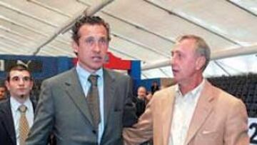 <b>CON VALDANO</B>. El director general del Madrid compartió charla con el mito viviente del barcelonismo.