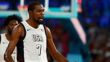 Paris 2024 Olympics - Basketball - Men's Semifinal - United States vs Serbia - Bercy Arena, Paris, France - August 08, 2024. Kevin Durant of United States reacts during the semifinal. REUTERS/Evelyn Hockstein