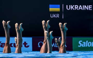 Budapest (Hungary), 22/06/2022.- Team Ukraine performs in the women's team free preliminaries of artistic swimming of 19th FINA World Championships in Hajos Alfred National Sports Swimming Pool in Budapest, Hungary, 22 June 2022. (Hungría, Ucrania) EFE/EPA/Zsolt Szigetvary HUNGARY OUT

