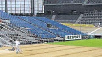 <b>MIXTA. </b> La cancha del Palma Arena está formada por una mitad de hierba y otra de tierra batida.