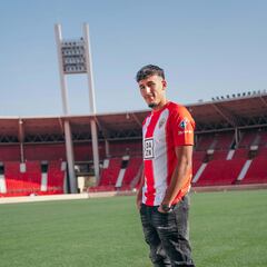 Rachad amplía su contrato con el Almería hasta 2028